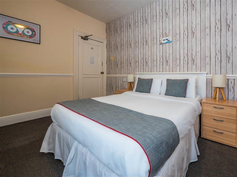 Oyo Pier Hotel Rhyl Exterior photo