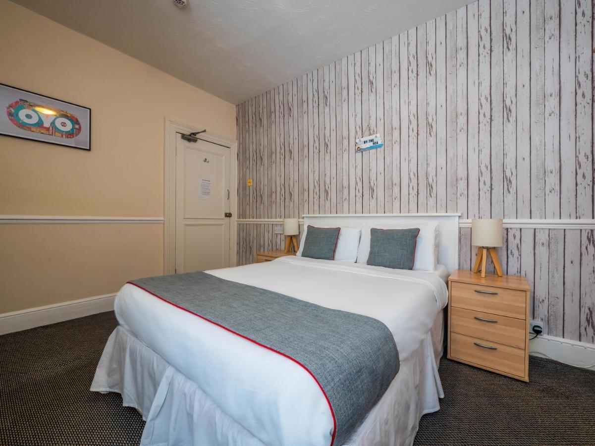 Oyo Pier Hotel Rhyl Exterior photo