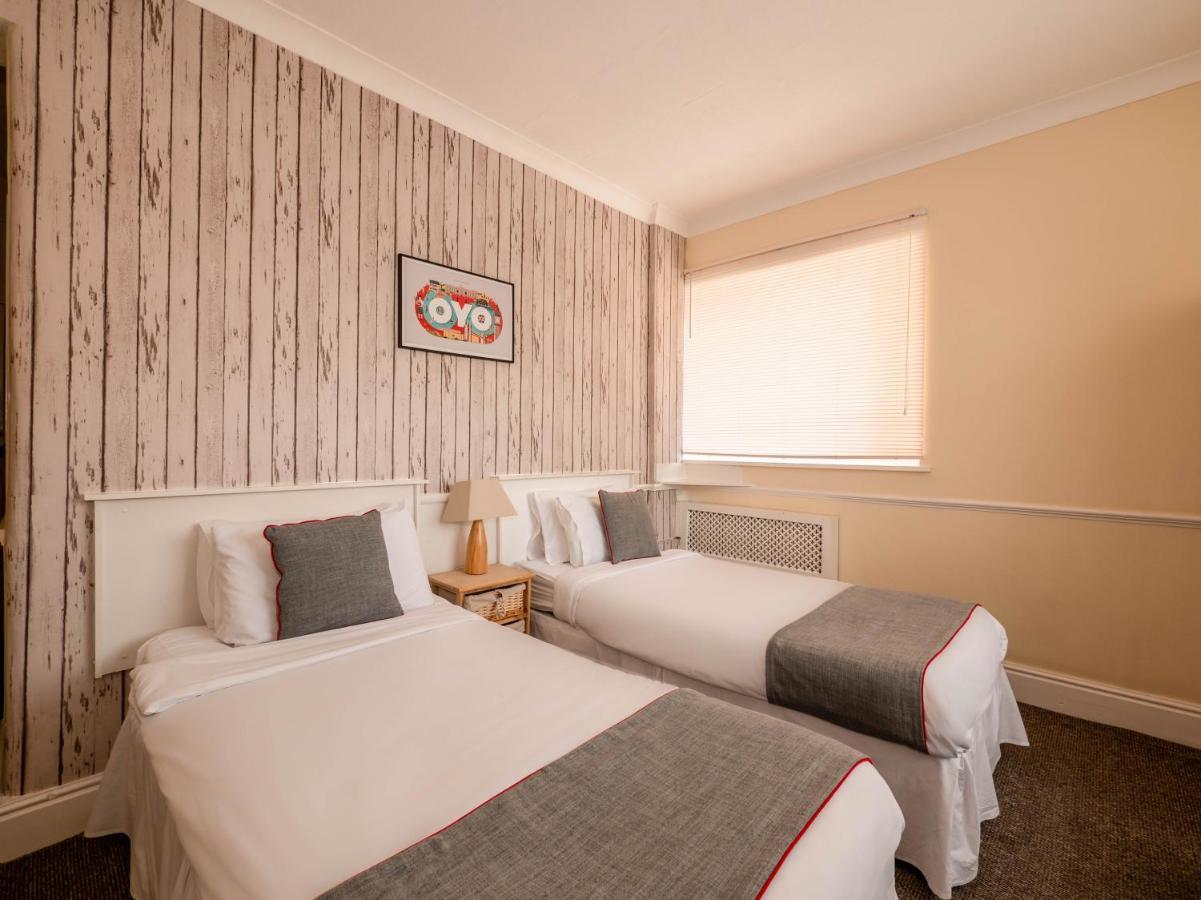 Oyo Pier Hotel Rhyl Exterior photo
