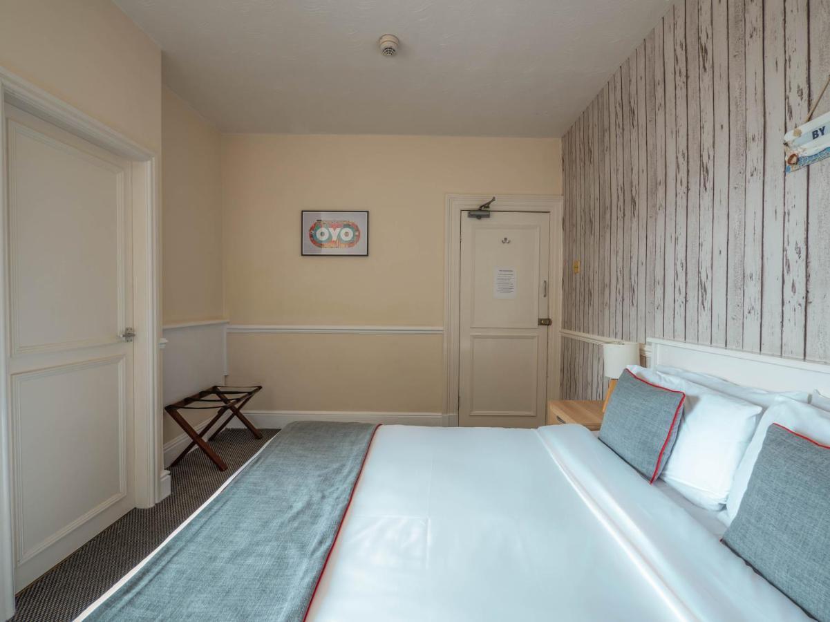 Oyo Pier Hotel Rhyl Exterior photo