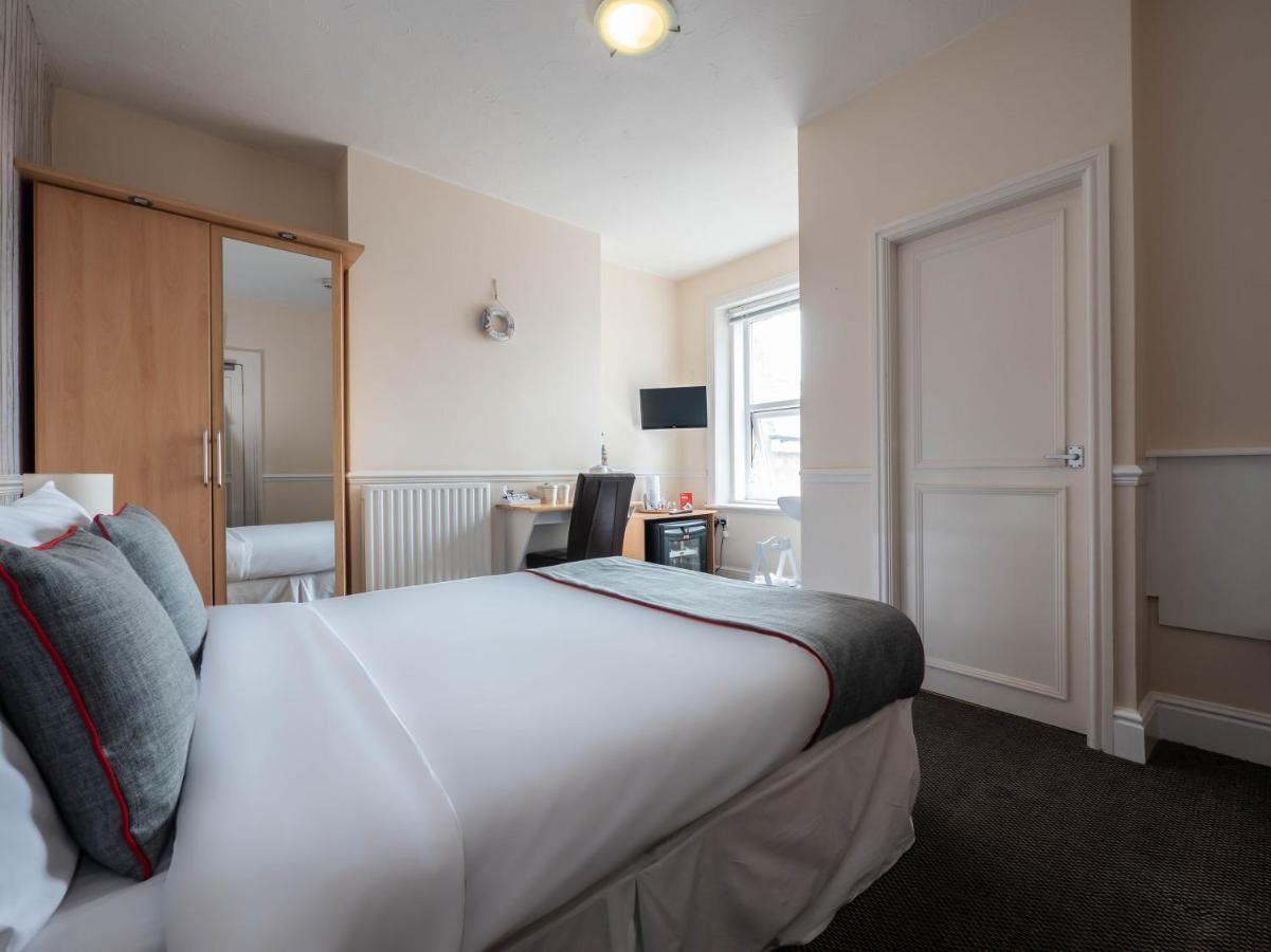 Oyo Pier Hotel Rhyl Exterior photo