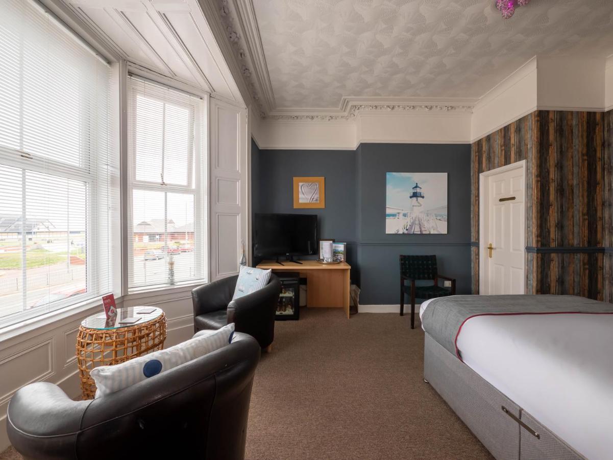 Oyo Pier Hotel Rhyl Exterior photo