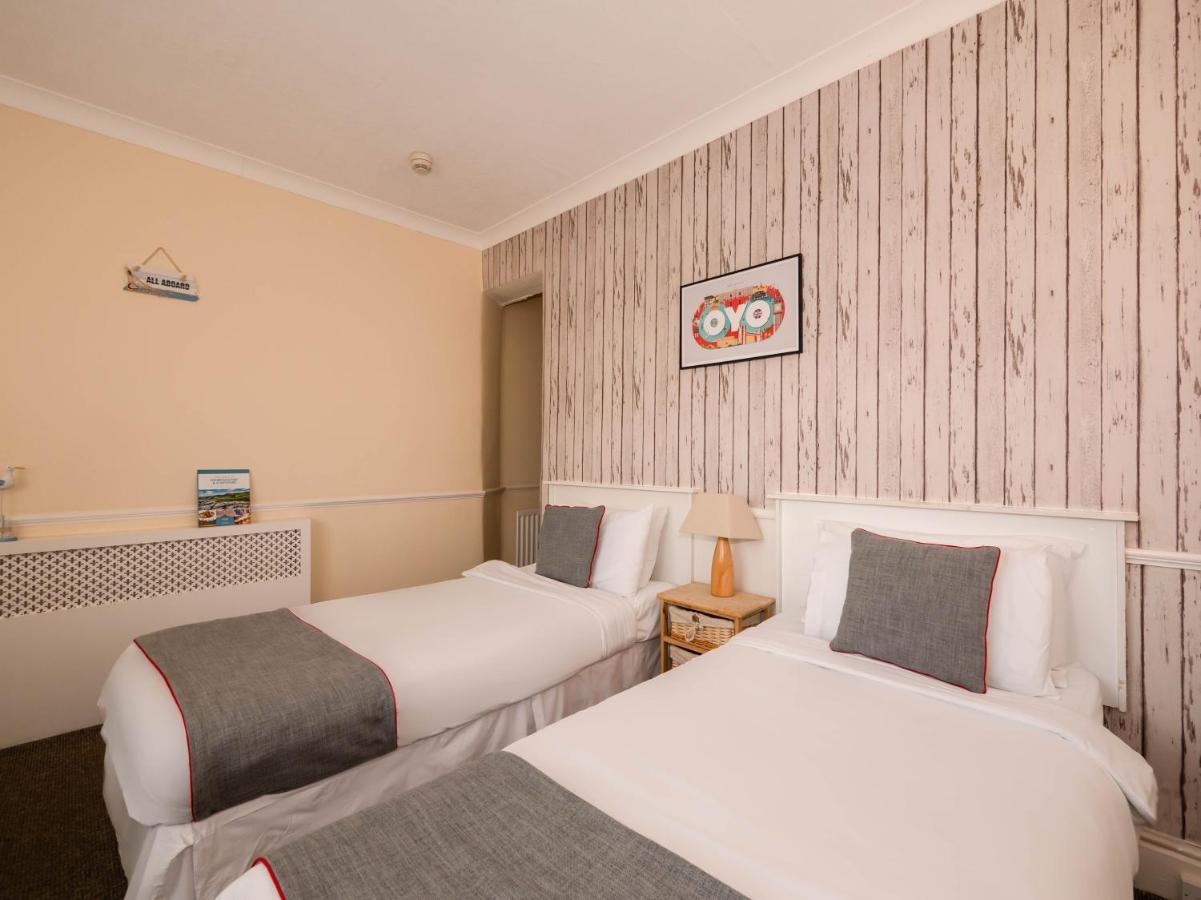 Oyo Pier Hotel Rhyl Exterior photo