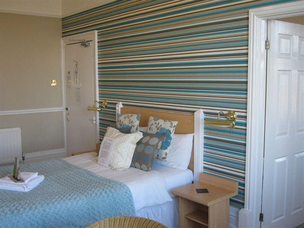 Oyo Pier Hotel Rhyl Exterior photo